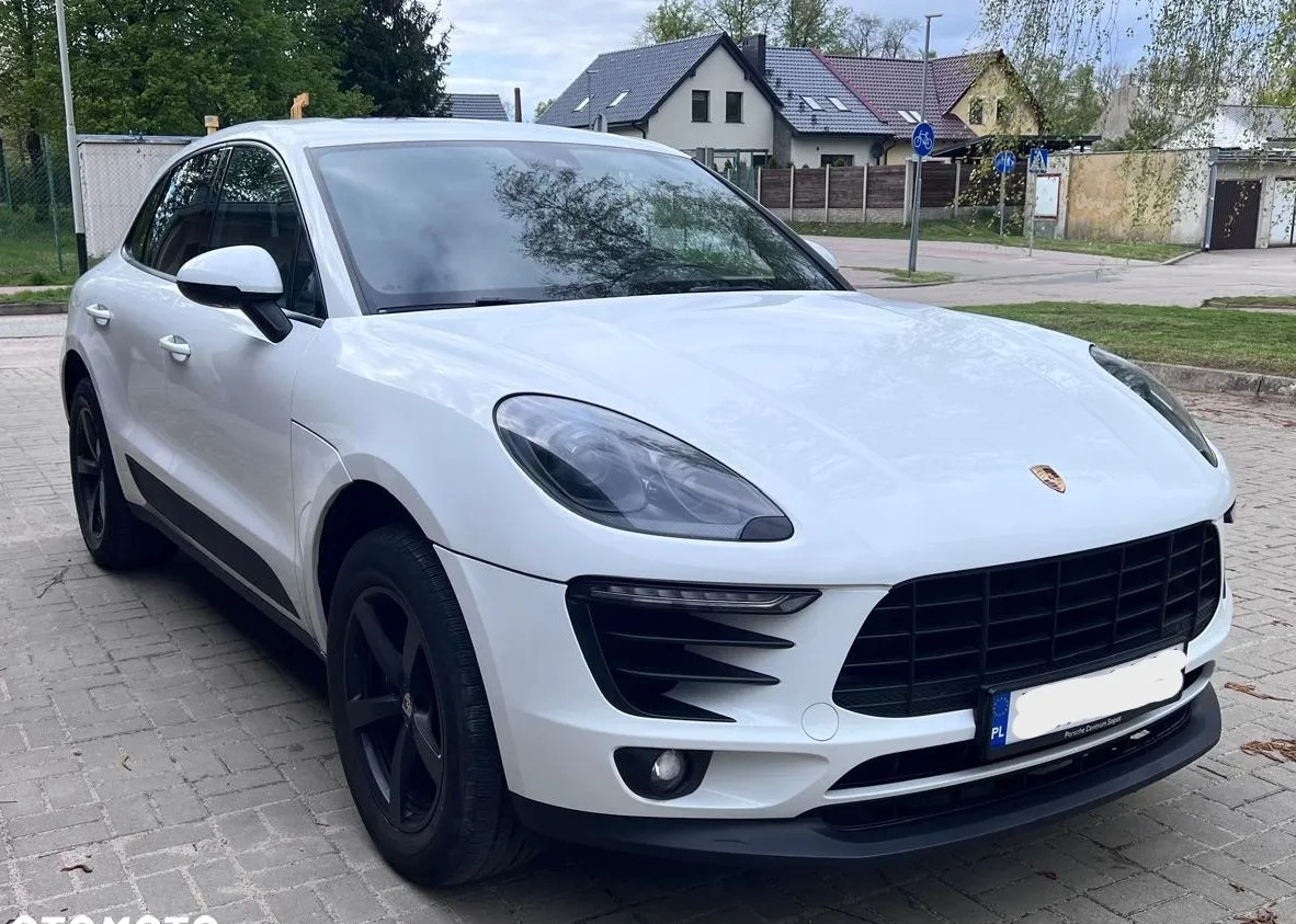Porsche Macan cena 128000 przebieg: 82000, rok produkcji 2016 z Szczecin małe 137